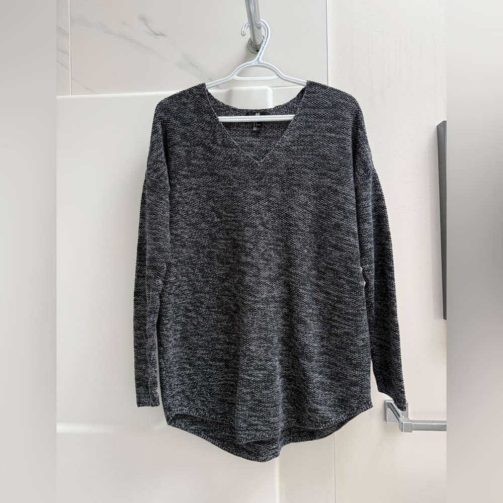 H&M Black:White V-Neck Sweater